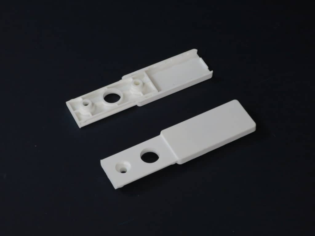 фото товара Розетка прямоугольная белая RAL 9010